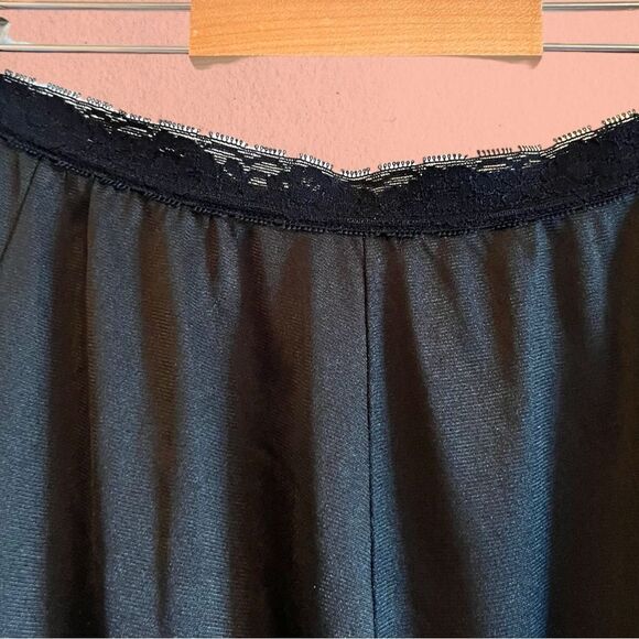 Vintage black maxi slip skirt with lace trim - Picture 4 of 7